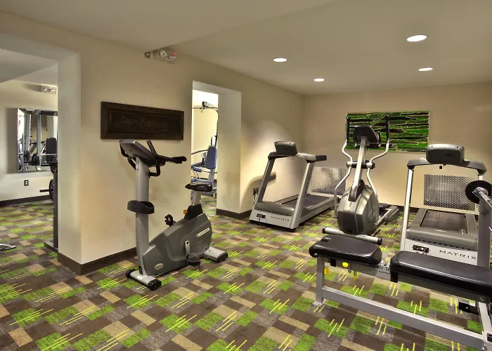 Holiday Inn Express Winnipeg Airport Polo Park