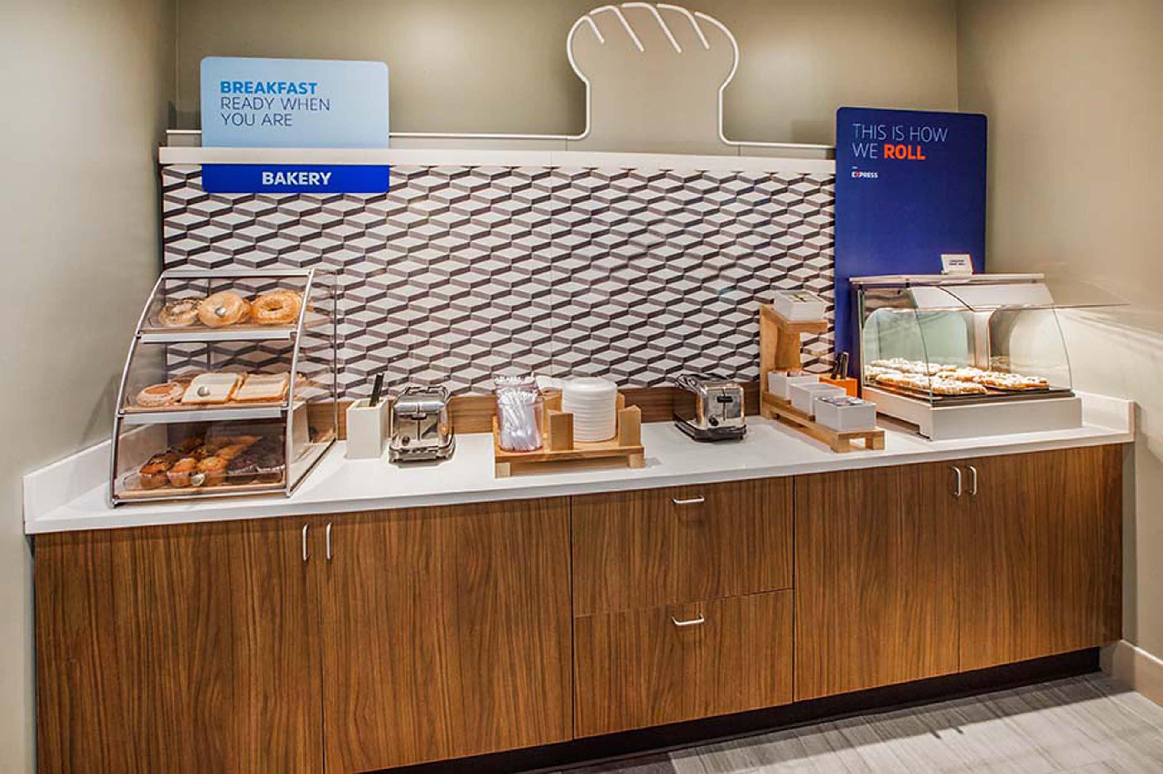 Express Airport - Polo Park By Ihg Hotel Winnipeg
