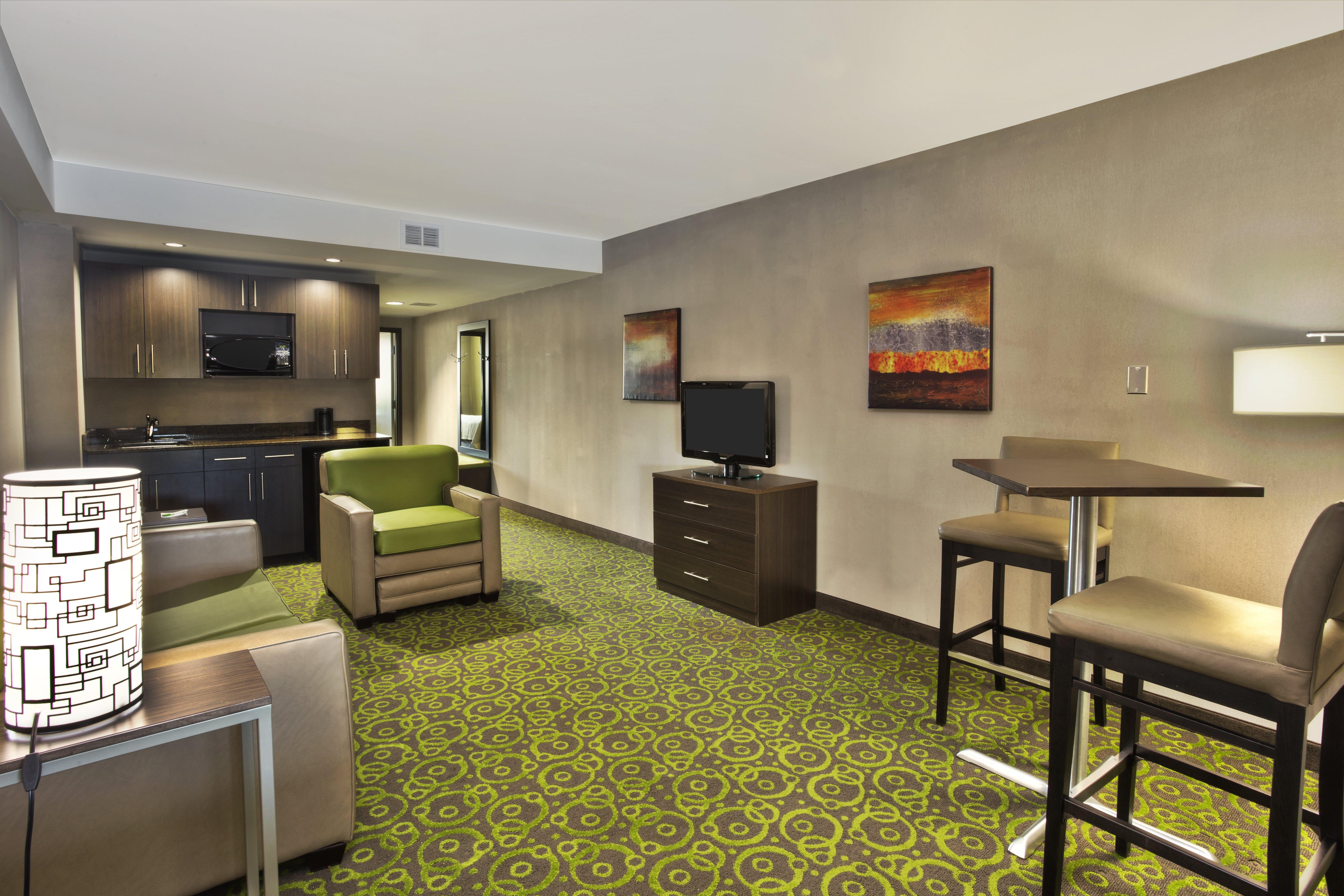 Express Airport - Polo Park By Ihg 3*