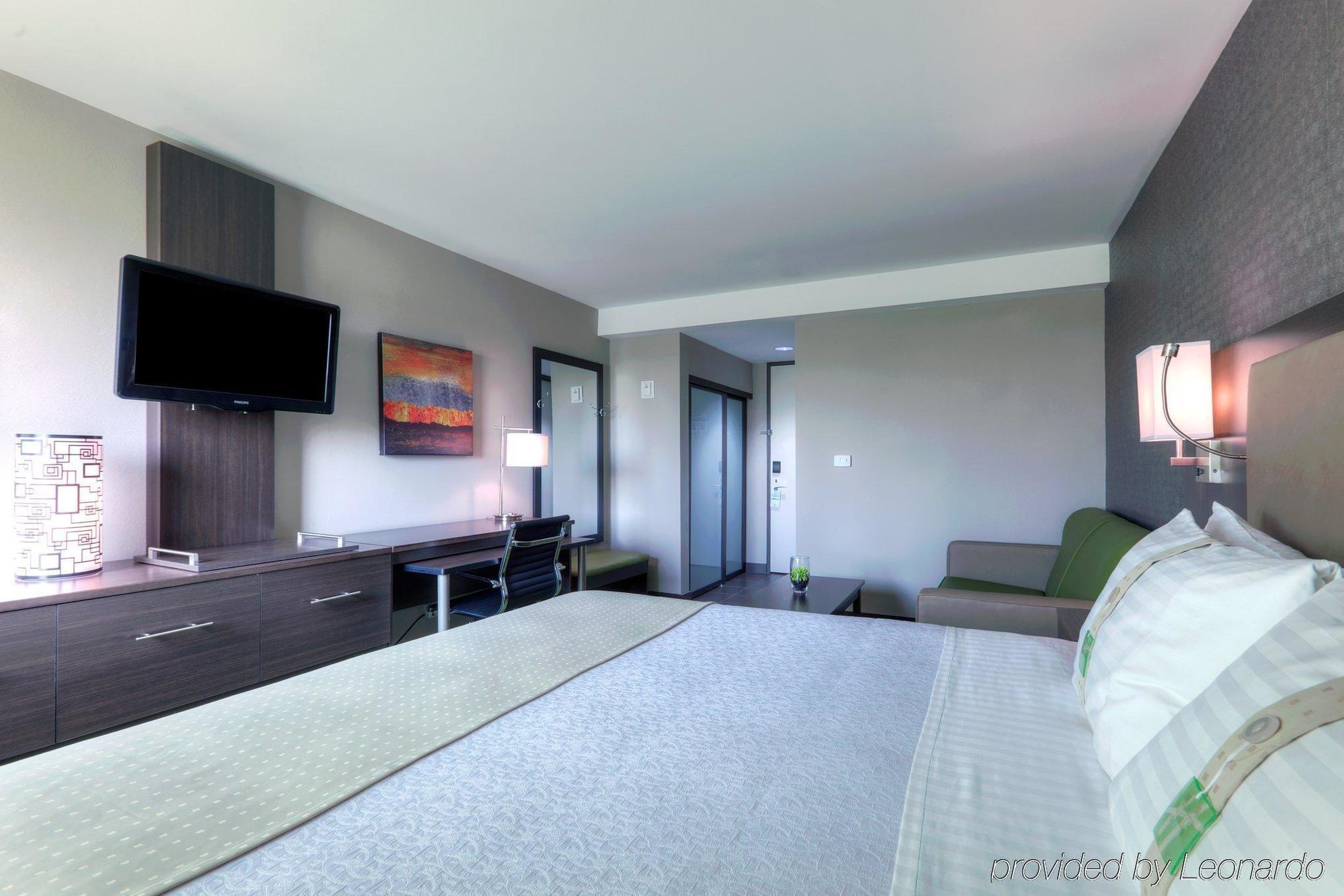 Express Airport - Polo Park By Ihg