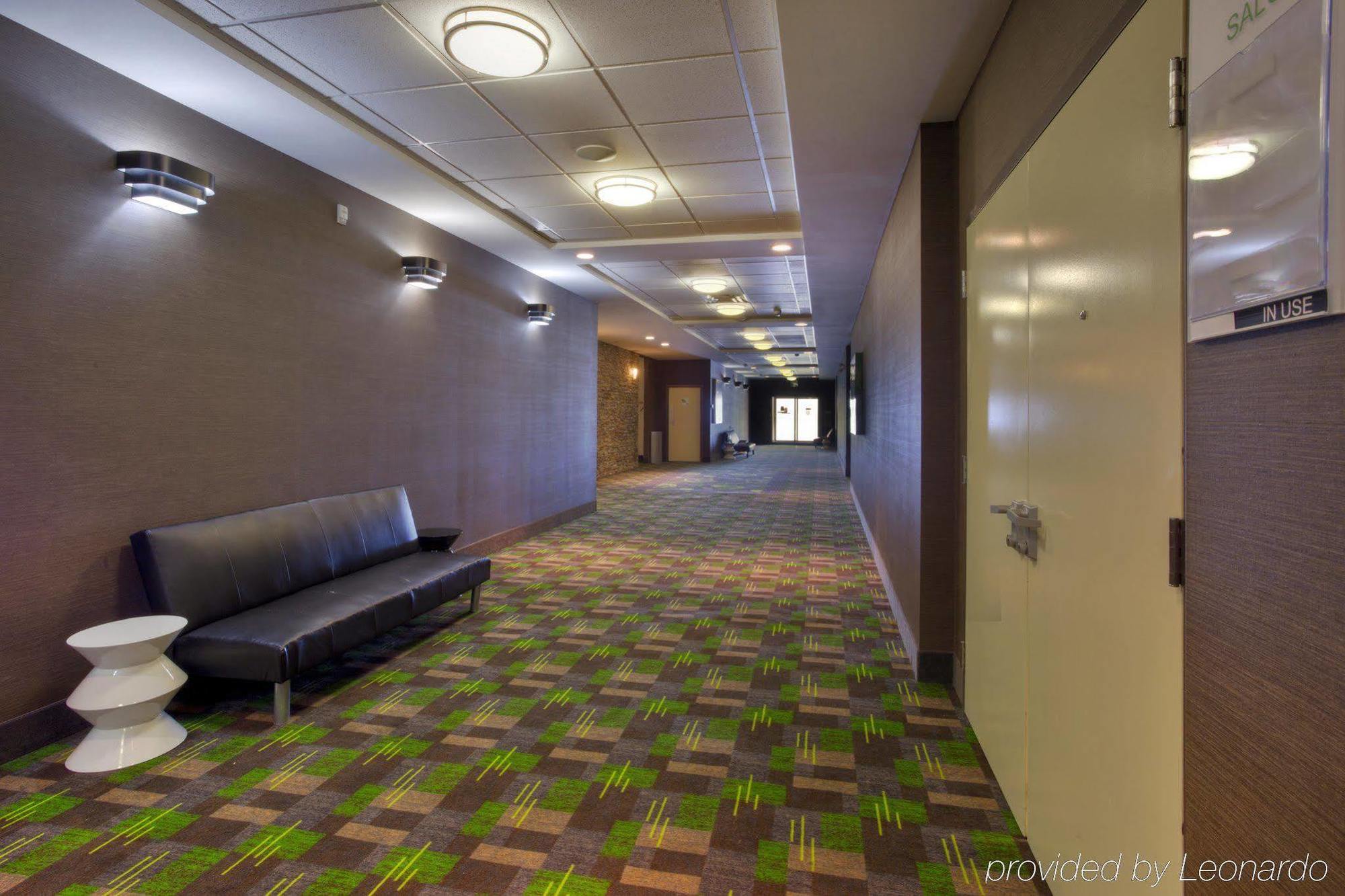 Hotel Express Airport - Polo Park By Ihg